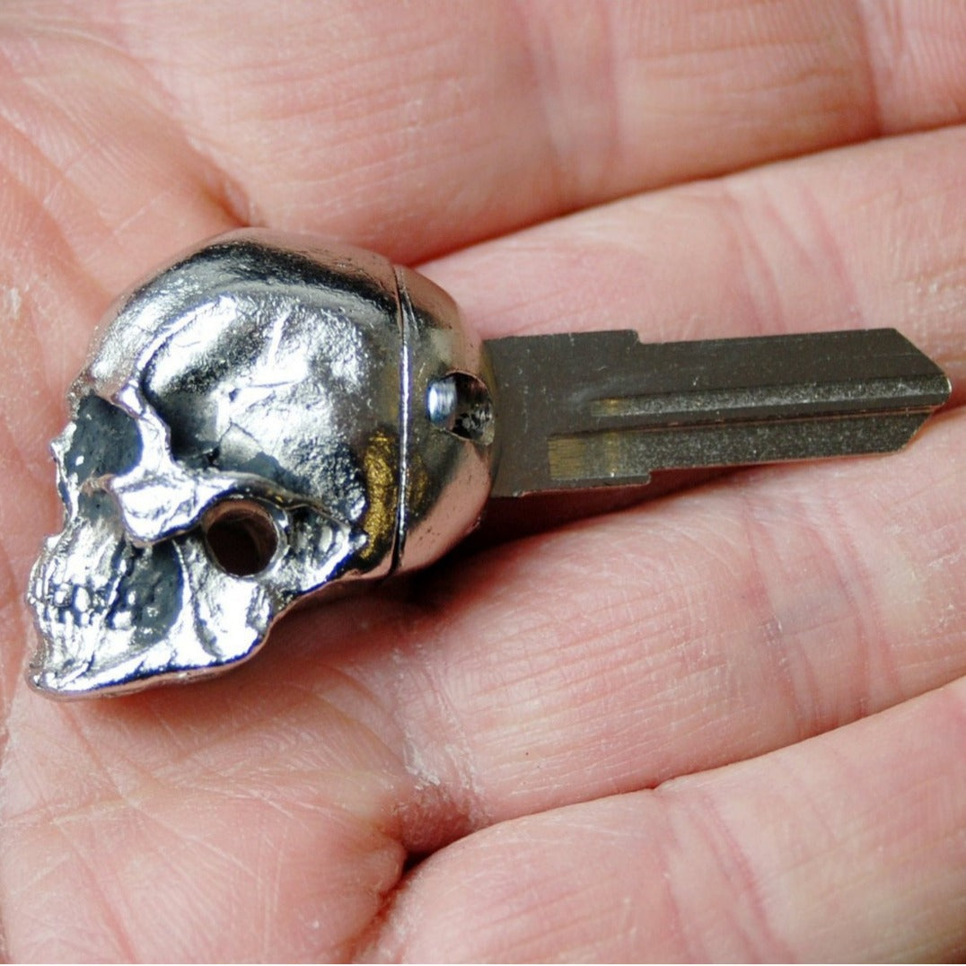 3D Metal Skull Keychain | Geometric Iron Charm | Silver