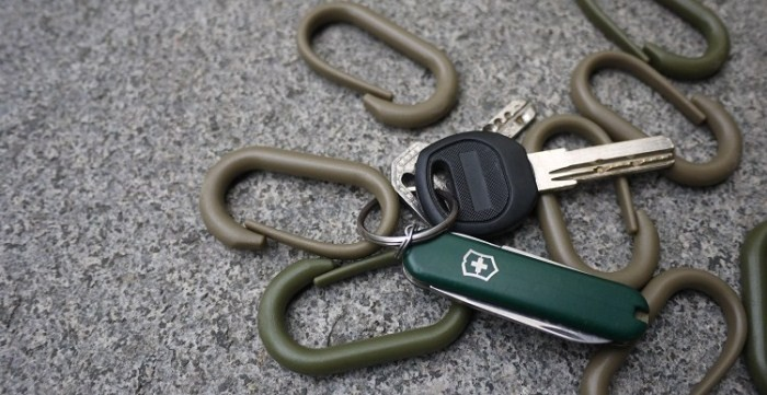 Plastic Oval Carabiner Clip – Backpack Hanging Buckle, 3 Colours