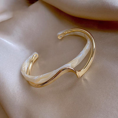 Adjustable Layered Shellfish Bracelet for Women