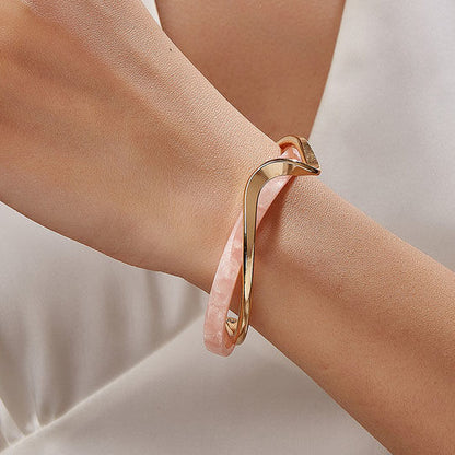 Adjustable Layered Shellfish Bracelet for Women