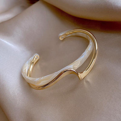 Adjustable Layered Shellfish Bracelet for Women