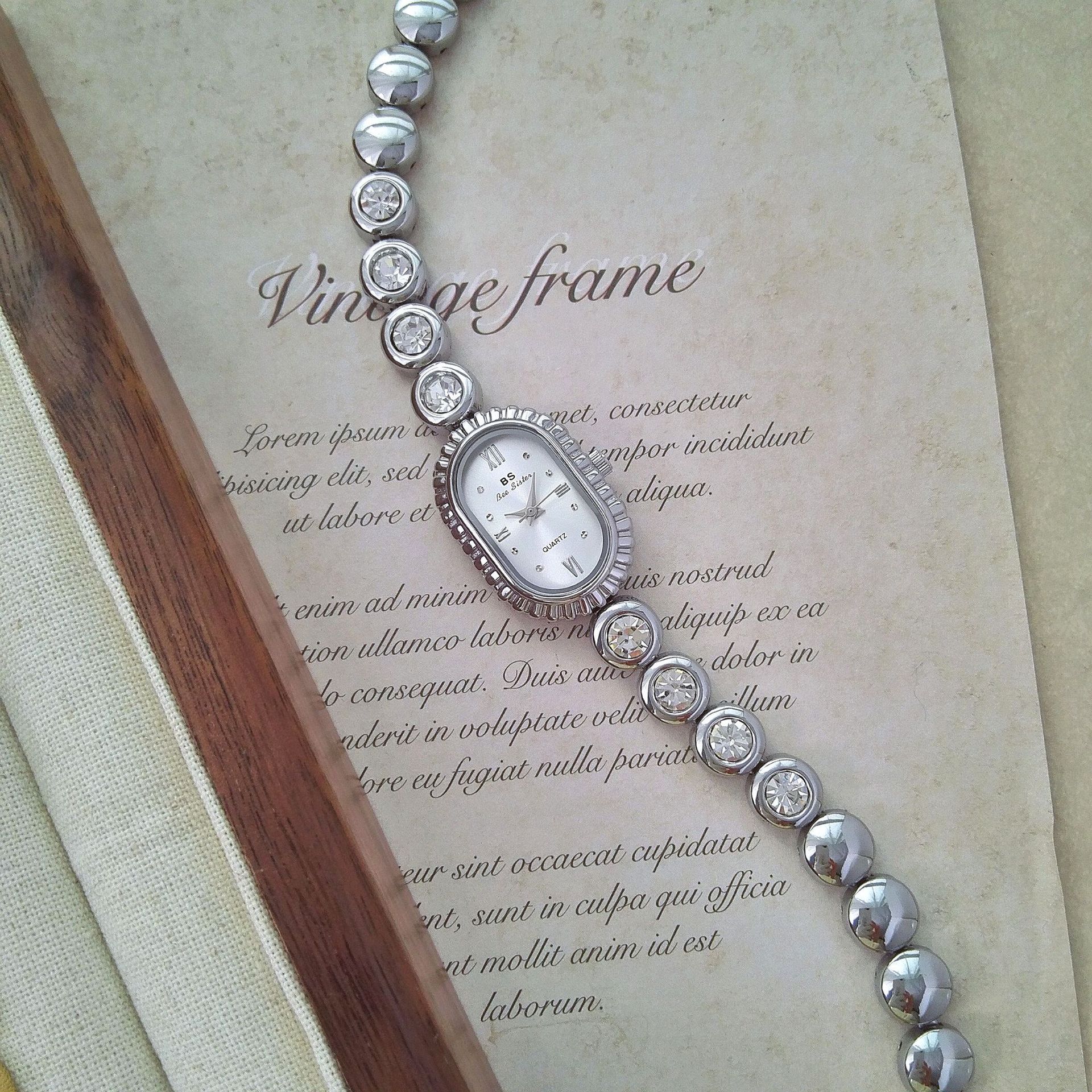 Women's Oval Arch Petite Watch | Mid-Century Light Luxury | 3 Colours