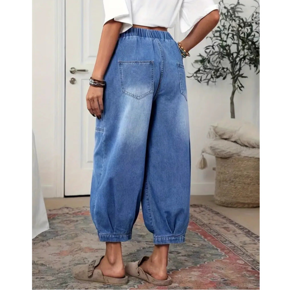 Women's Plus Size Elastic Waist Distressed Denim Capri Pants