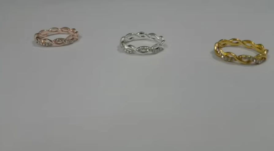 Diamond-Encrusted Twist Design Minimalist Fashion Ring