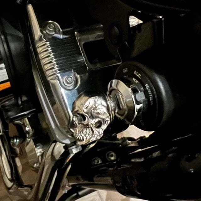 3D Metal Skull Keychain | Geometric Iron Charm | Silver