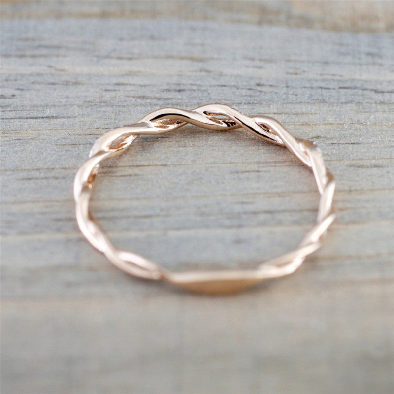 Diamond-Encrusted Twist Design Minimalist Fashion Ring
