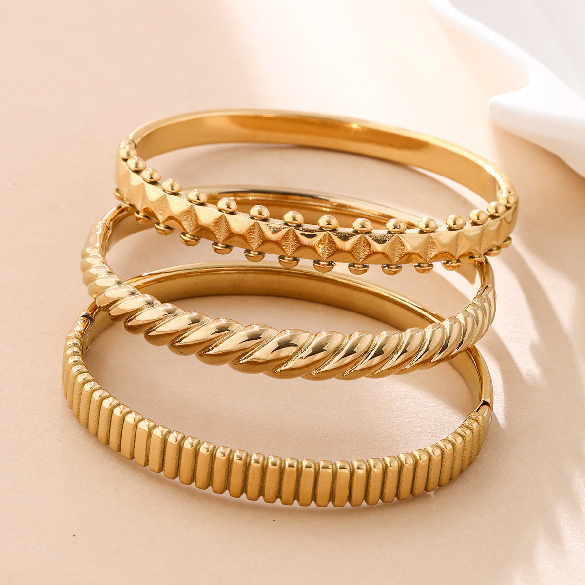 18K Gold Wave Bracelet | French Retro Diamond-Encrusted Titanium Steel Bangle