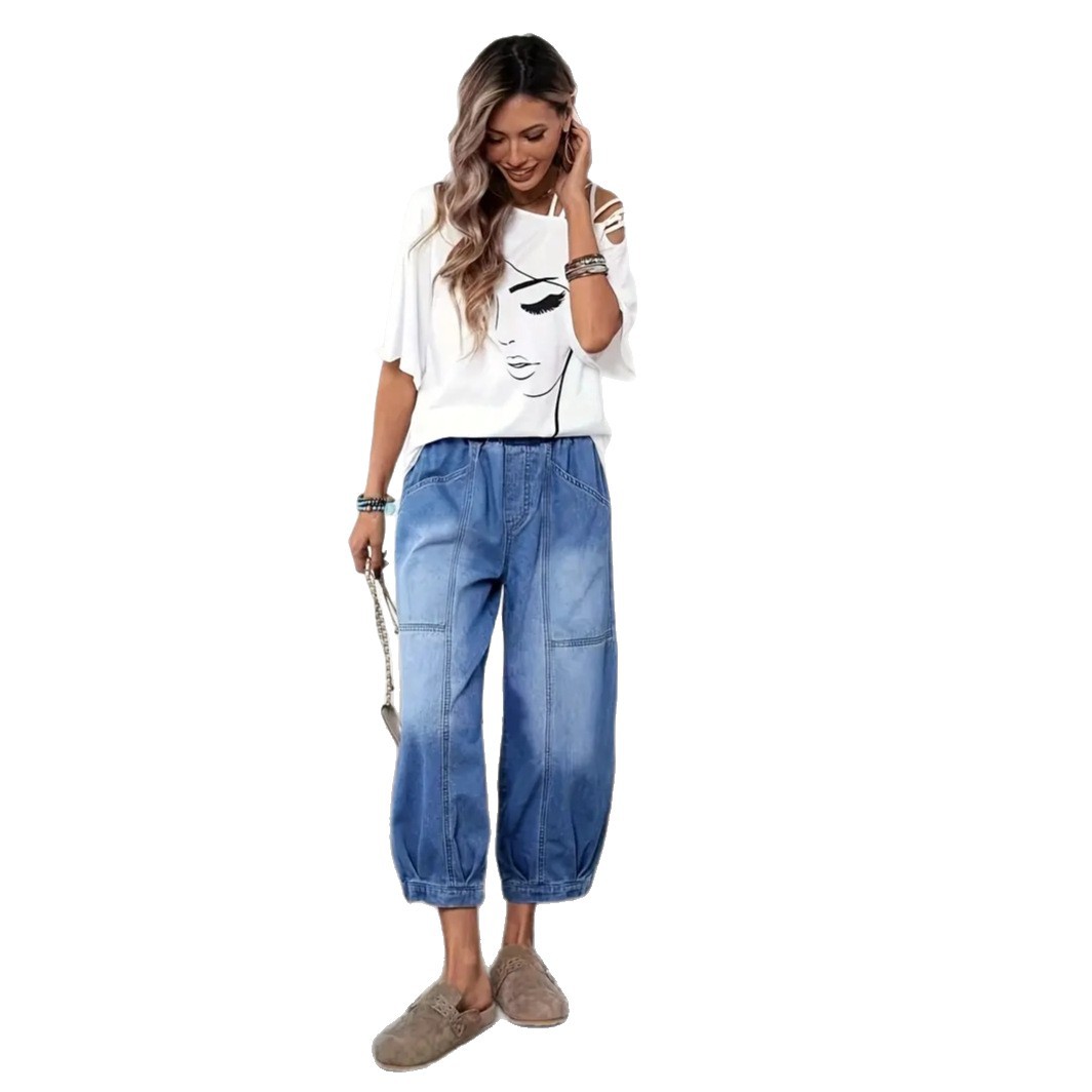 Women's Plus Size Elastic Waist Distressed Denim Capri Pants